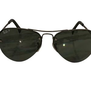 Like new rayban aviators polarized comes with black case